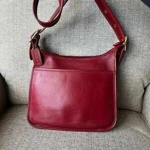 Coach Legacy Red Zip 9966